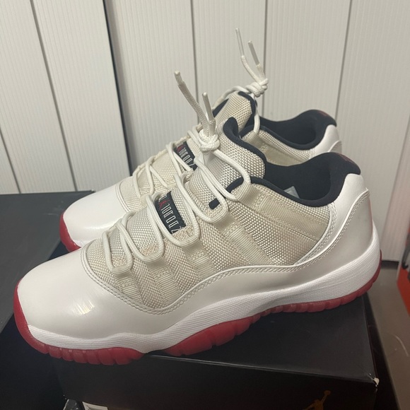 Jordan 11 - Picture 1 of 5